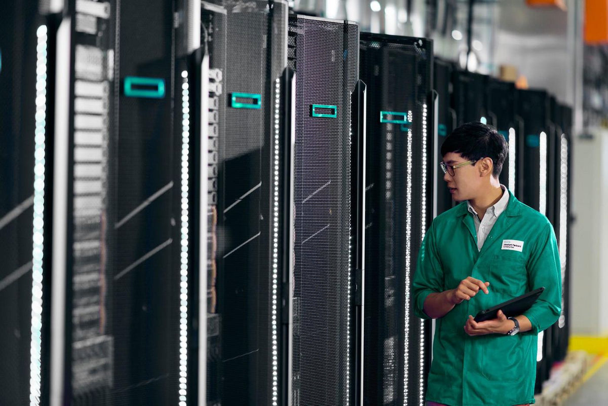 Hewlett Packard Enterprise Compute Scale-up Server 3250 2U NVMe Hot Plug Boot Optimized Storage Device